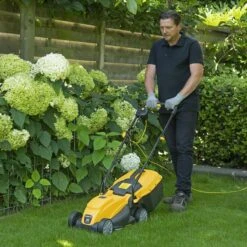 Powerplus POWXG6212T Elektrische Grasmaaier - Grasmachine Voor Kleine En Middelgrote Tuin - 1300W - Maaibreedte 320mm - Verstelbare Maaihoogte - 30L Opvangbak - Incl. Grastrimmer 250W -Tuinartikelen Winkel 1200x1200 1038