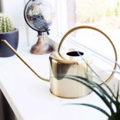 Kikkerland Vintage Gieter - Plantengieter Voor Binnen - Goud - 1,2L - Retro - Metaal -Tuinartikelen Winkel 1200x1200 1409