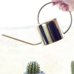 Kikkerland Vintage Gieter - Plantengieter Voor Binnen - Goud - 1,2L - Retro - Metaal -Tuinartikelen Winkel 1200x1200 1411