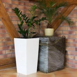 Prosperplast Kunststof Urbi Bloempot/plantenpot Met Binnenpot Wit 32 X 32 X 61 Cm - 21/49 Liter - Hoge Vierkante Bloempotten -Tuinartikelen Winkel 1200x1200 1927