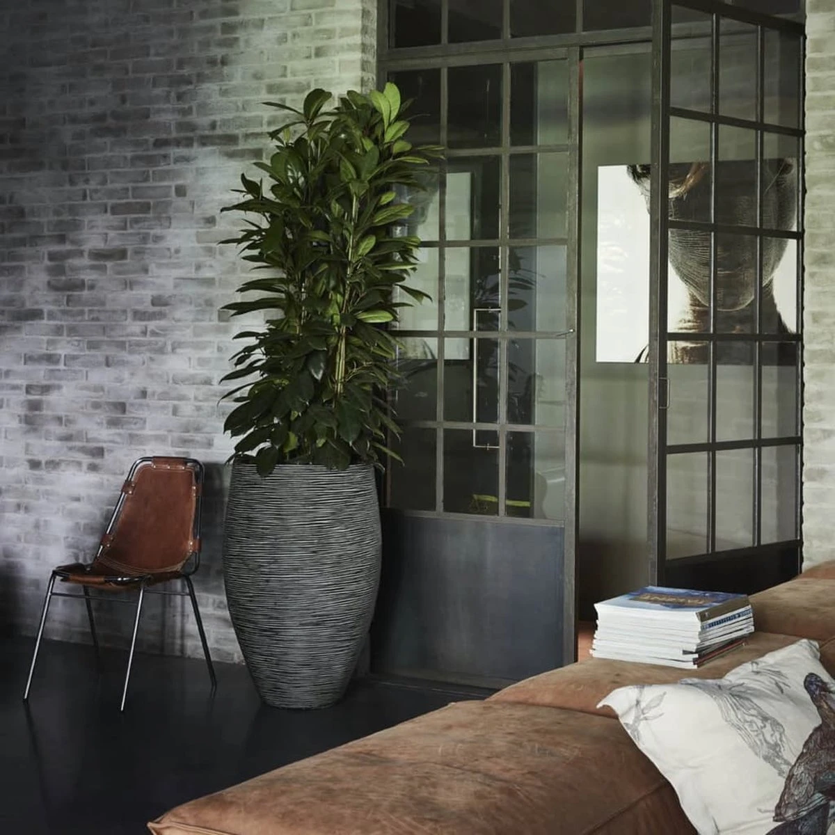 Capi Europe - Vaas Elegant Deluxe Rib NL - 40x60 - Antraciet - Voor Binnen En Buiten - KOFZ1131 9 Capi Europe - Vaas Elegant Deluxe Rib NL - 40x60 - Antraciet - Voor Binnen En Buiten - KOFZ1131 - Image 9