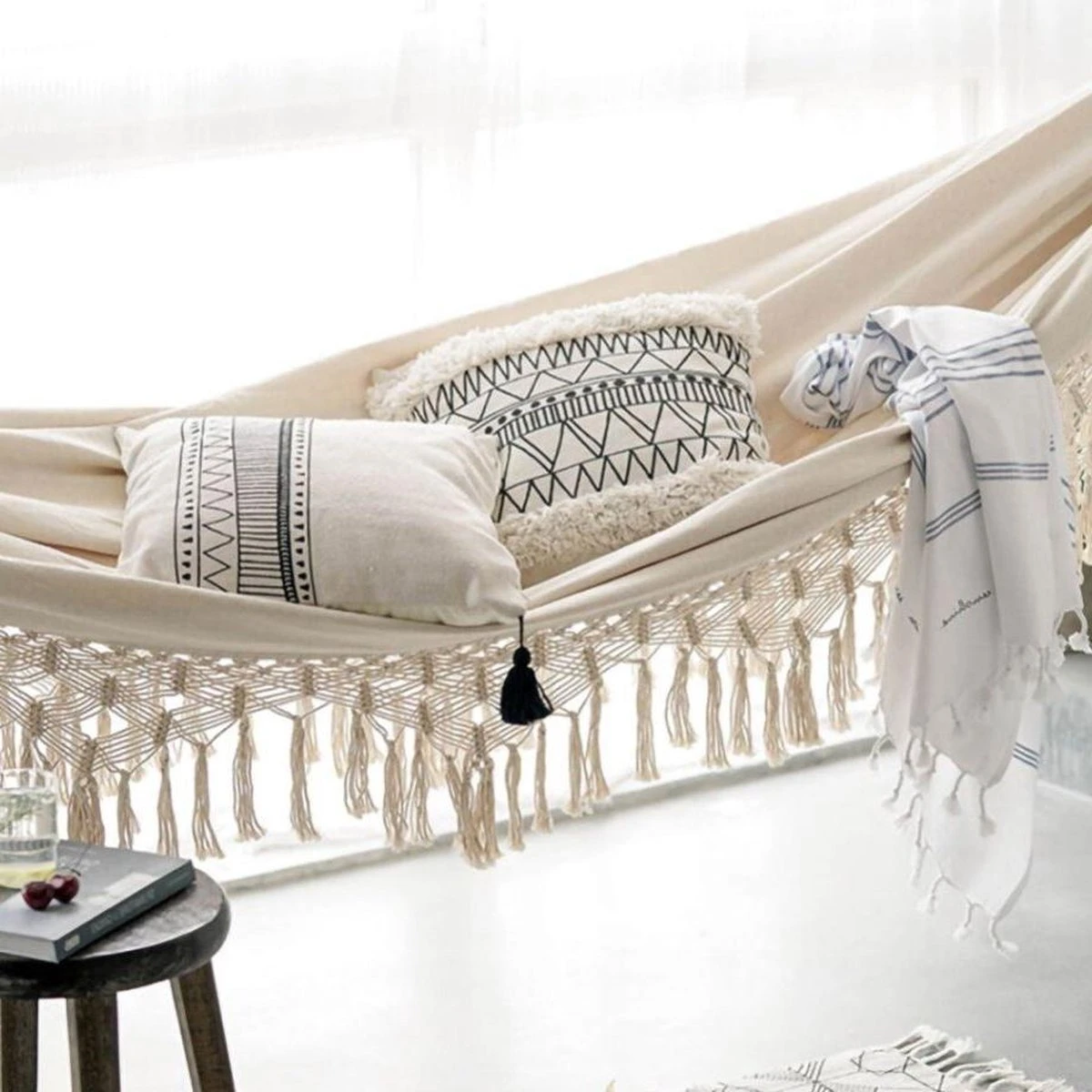 QUVIO Hangmat Voor In De Tuin - Tuinstoelen - Reishangmat Voor Camping, Outdoor En Reizen - Hamock - Katoen Ademend - Maximale Belasting Van 250KG - Lig Oppervlak Van 180 Cm - Geschikt Voor 1 Persoon - Beige 5 QUVIO Hangmat Voor In De Tuin - Tuinstoelen - Reishangmat Voor Camping, Outdoor En Reizen - Hamock - Katoen Ademend - Maximale Belasting Van 250KG - Lig Oppervlak Van 180 Cm - Geschikt Voor 1 Persoon - Beige - Image 5