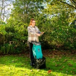 VONROC Hakselaar/Shredder 2500W – Voor Takken Tot Ø45mm – Incl. 45L Opvangzak & Duwstok -Tuinartikelen Winkel 1200x1200 807