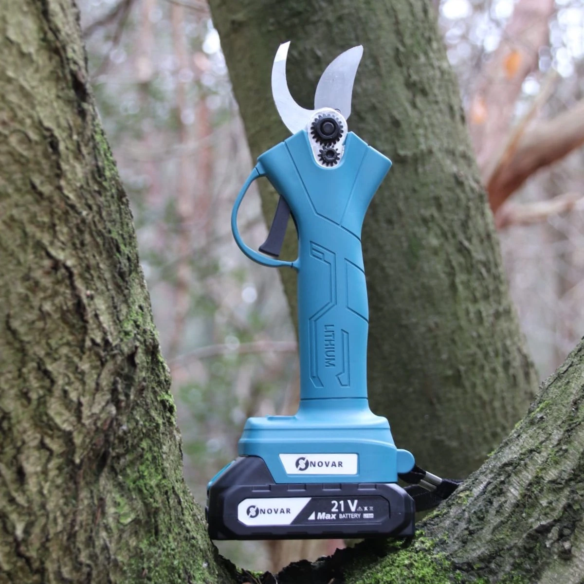 NovarGarden® Elektrische Snoeischaar NG1 - 2x Accu - Elektrisch - Takkenschaar - Op Batterij - 28mm 2 NovarGarden® Elektrische Snoeischaar NG1 - 2x Accu - Elektrisch - Takkenschaar - Op Batterij - 28mm - Image 2