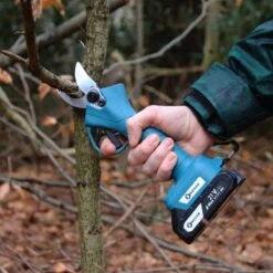 NovarGarden® Elektrische Snoeischaar NG1 - 2x Accu - Elektrisch - Takkenschaar - Op Batterij - 28mm 19 NovarGarden® Elektrische Snoeischaar NG1 - 2x Accu - Elektrisch - Takkenschaar - Op Batterij - 28mm -Tuinartikelen Winkel 1200x1200 953