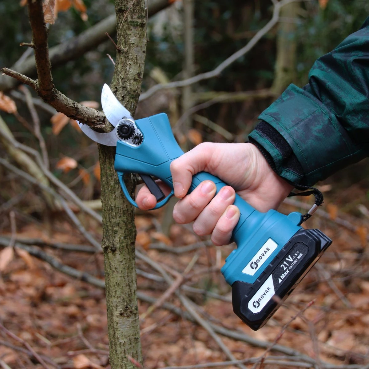 NovarGarden® Elektrische Snoeischaar NG1 - 2x Accu - Elektrisch - Takkenschaar - Op Batterij - 28mm 9 NovarGarden® Elektrische Snoeischaar NG1 - 2x Accu - Elektrisch - Takkenschaar - Op Batterij - 28mm - Image 9