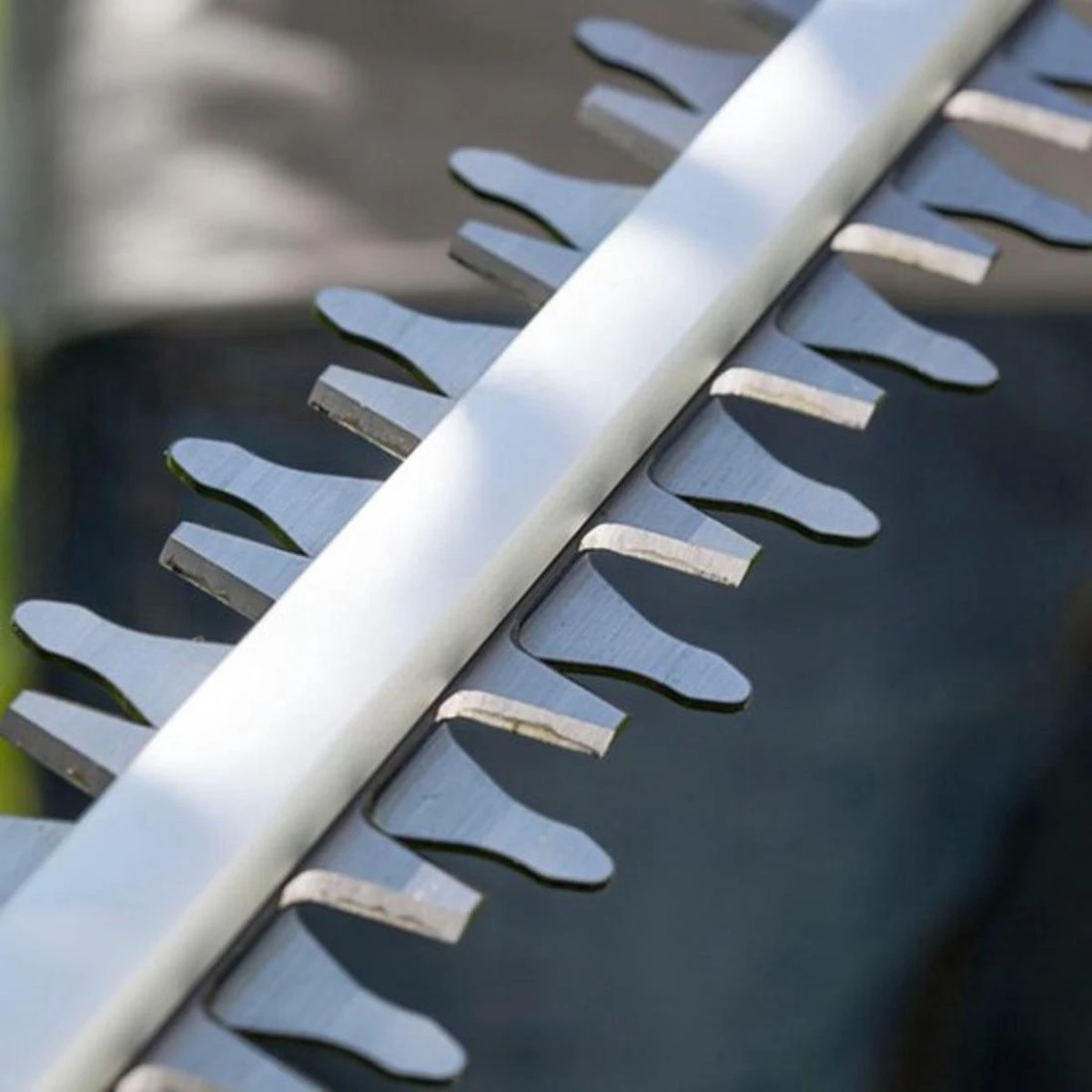 GARDENA - Telescopische THS 500/48 - Heggenschaar (gemotoriseerd) - 48 Cm Meslengte - 25 Mm Tandmes Opening 2 GARDENA - Telescopische THS 500/48 - Heggenschaar (gemotoriseerd) - 48 Cm Meslengte - 25 Mm Tandmes Opening - Image 2