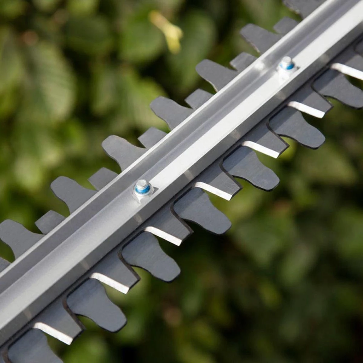 GARDENA - EasyCut 420/45 - Heggenschaar (gemotoriseerd) - Meslengte 45cm - Tandmes Opening 18mm 4 GARDENA - EasyCut 420/45 - Heggenschaar (gemotoriseerd) - Meslengte 45cm - Tandmes Opening 18mm - Image 4