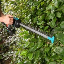 GARDENA - EasyCut 420/45 - Heggenschaar (gemotoriseerd) - Meslengte 45cm - Tandmes Opening 18mm 13 GARDENA - EasyCut 420/45 - Heggenschaar (gemotoriseerd) - Meslengte 45cm - Tandmes Opening 18mm -Tuinartikelen Winkel 1200x1200 980