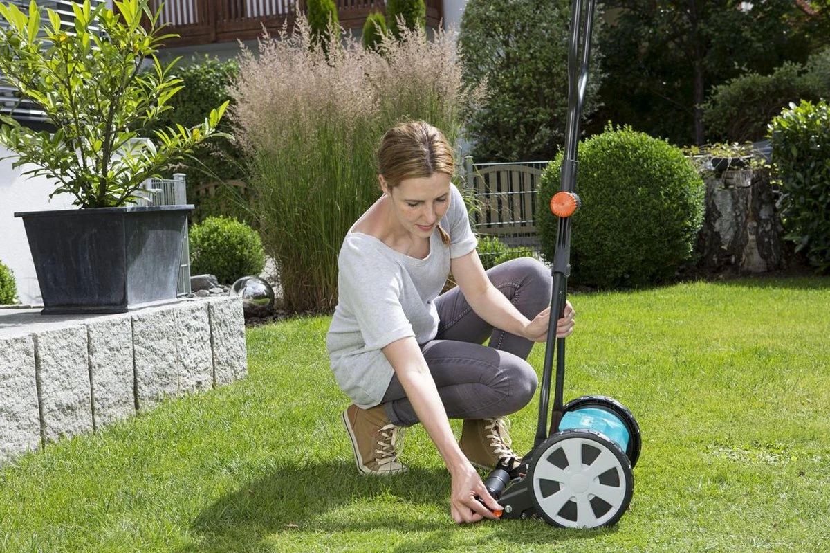 GARDENA Kooimesmaaier 330 Grasmaaier - Maaibreedte 33 Cm - Gazons Tot Ca. 150 M² 8 GARDENA Kooimesmaaier 330 Grasmaaier - Maaibreedte 33 Cm - Gazons Tot Ca. 150 M² - Image 8