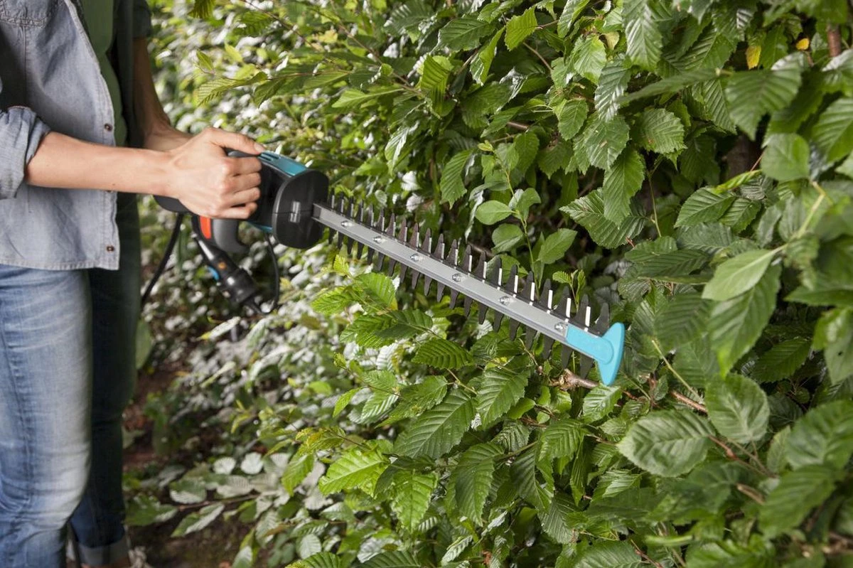 GARDENA - EasyCut 420/45 - Heggenschaar (gemotoriseerd) - Meslengte 45cm - Tandmes Opening 18mm 6 GARDENA - EasyCut 420/45 - Heggenschaar (gemotoriseerd) - Meslengte 45cm - Tandmes Opening 18mm - Image 6