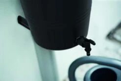 Elho Green Basics Rain Catcher 33 - Regenton Voor Balkonbuiten - Ø 33.5 X H 73.5 Cm - Zwart/Living Black 13 Elho Green Basics Rain Catcher 33 - Regenton Voor Balkonbuiten - Ø 33.5 X H 73.5 Cm - Zwart/Living Black -Tuinartikelen Winkel 1200x800 483