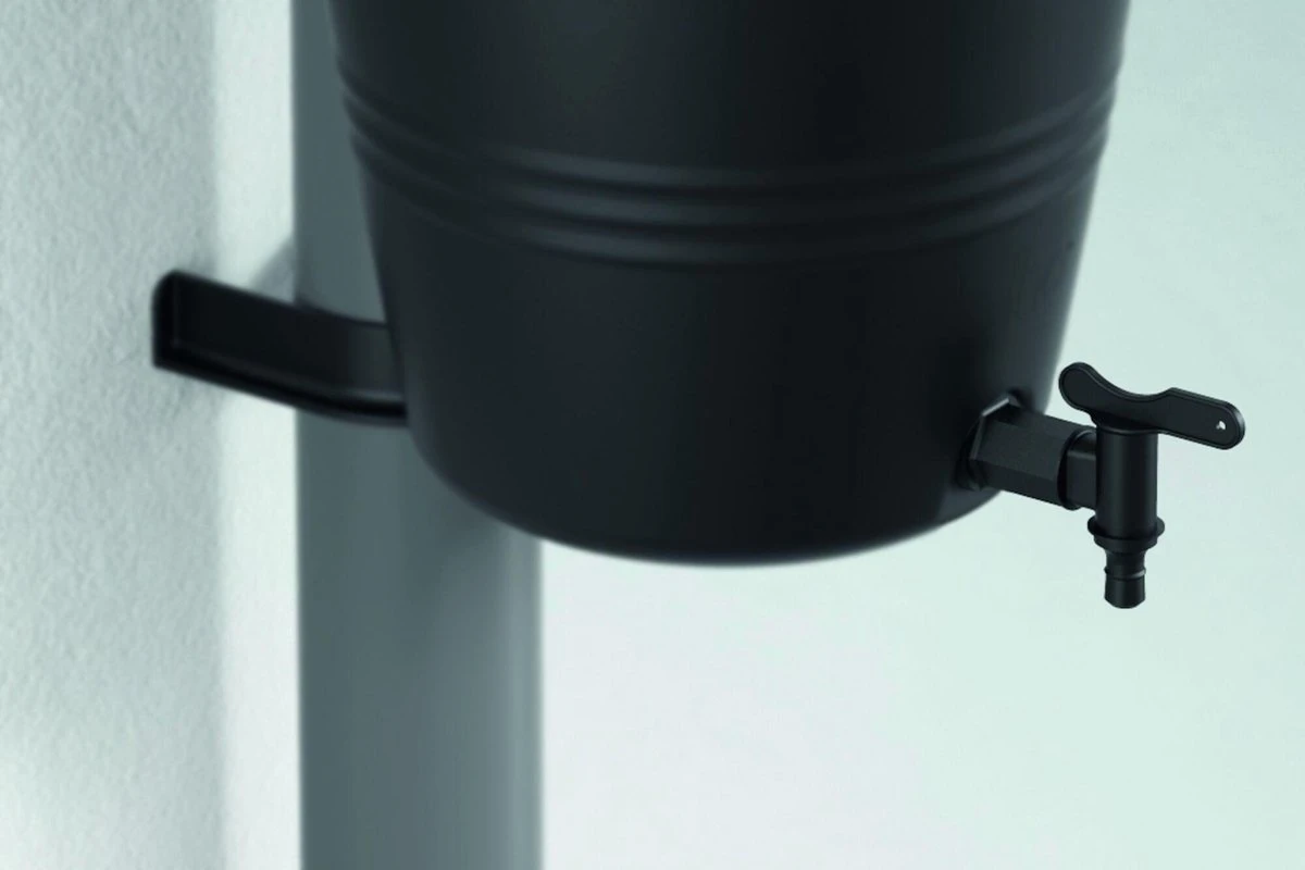 Elho Green Basics Rain Catcher 33 - Regenton Voor Balkonbuiten - Ø 33.5 X H 73.5 Cm - Zwart/Living Black 5 Elho Green Basics Rain Catcher 33 - Regenton Voor Balkonbuiten - Ø 33.5 X H 73.5 Cm - Zwart/Living Black - Image 5