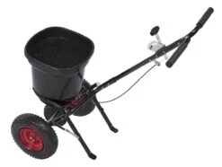 Kreator KRTGR9005 Strooiwagen - 300 Tot 370 Cm Strooibreedte - 23 Liter 13 Kreator KRTGR9005 Strooiwagen - 300 Tot 370 Cm Strooibreedte - 23 Liter -Tuinartikelen Winkel 1200x904 3