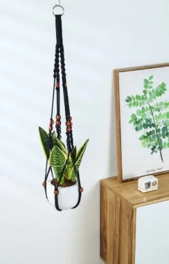 4 Stuks Zwarte Macrame Plantenhangers - Boho Handgeweven Katoen Hangpot Voor Binnen/Buiten - Hangende Bloempot Met Kralen - Macramé Touw/Koord Hangplant Houder - Bohemian Wandhanger Decoratie - Plant Hanger - Verticale Tuin Bloempothouder Planthanger -Tuinartikelen Winkel 772x1200 3