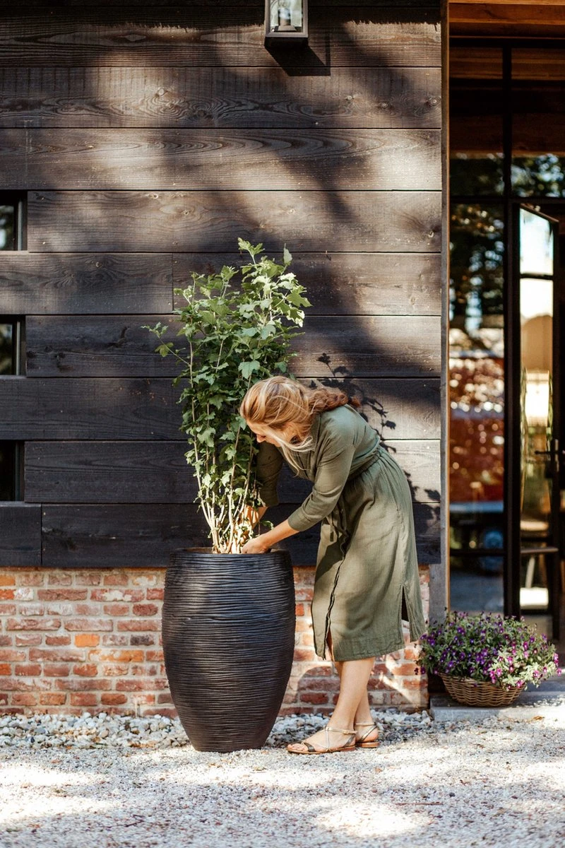 Capi Europe - Vaas Elegant Deluxe Rib NL - 40x60 - Zwart - Voor Binnen En Buiten - KBLR1131 4 Capi Europe - Vaas Elegant Deluxe Rib NL - 40x60 - Zwart - Voor Binnen En Buiten - KBLR1131 - Image 4