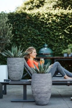 Capi Europe - Vaas Elegant Deluxe Rib NL - 40x60 - Zwart - Voor Binnen En Buiten - KBLR1131 24 Capi Europe - Vaas Elegant Deluxe Rib NL - 40x60 - Zwart - Voor Binnen En Buiten - KBLR1131 -Tuinartikelen Winkel 800x1200 127