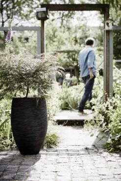 Capi Europe - Vaas Elegant Deluxe Rib NL - 40x60 - Zwart - Voor Binnen En Buiten - KBLR1131 39 Capi Europe - Vaas Elegant Deluxe Rib NL - 40x60 - Zwart - Voor Binnen En Buiten - KBLR1131 -Tuinartikelen Winkel 800x1200 129