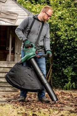 Bosch UniversalGardenTidy 3000 Bladblazer - Op Snoer - 3000 W 21 Bosch UniversalGardenTidy 3000 Bladblazer - Op Snoer - 3000 W -Tuinartikelen Winkel 800x1200 34